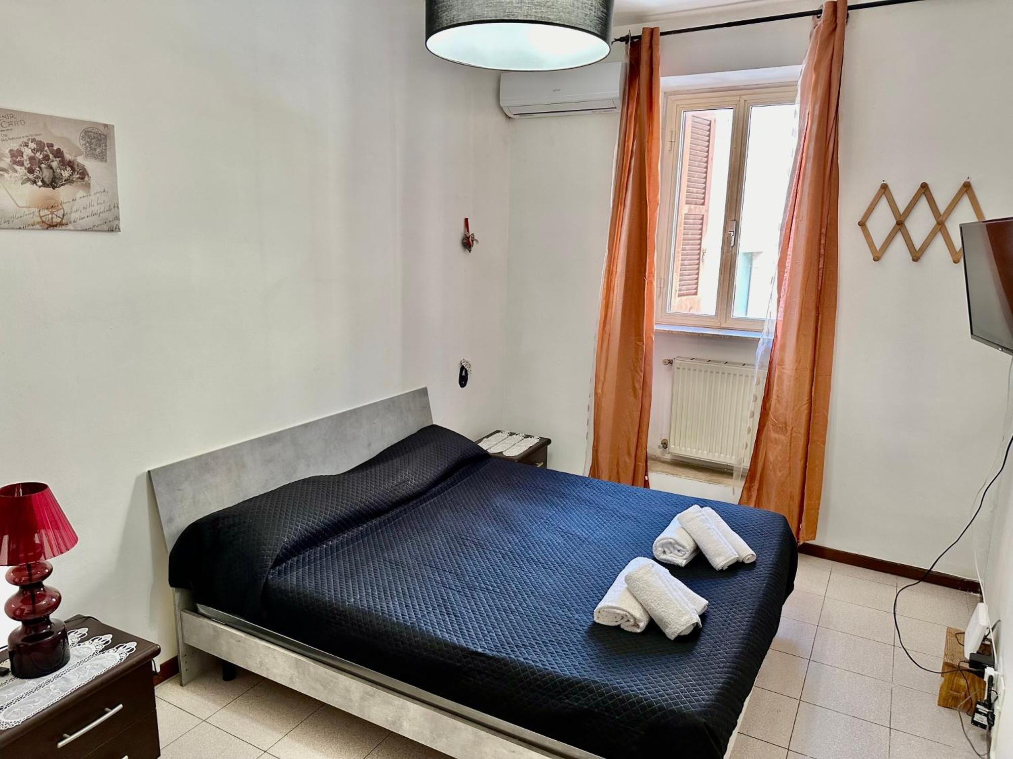 Black And White House- 70 Mq Apartment Velletri