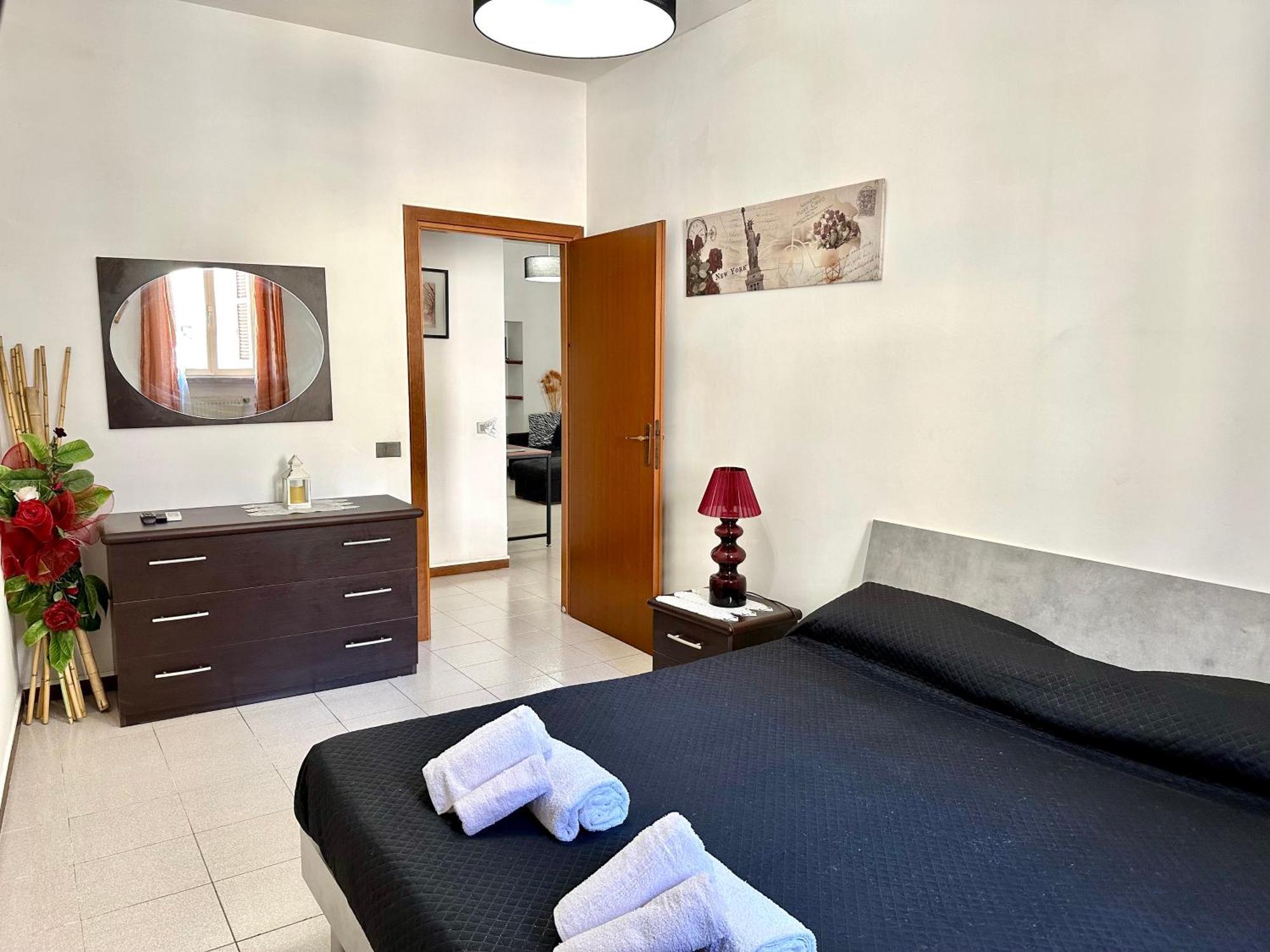 Apartment Black And White House- 70 Mq Velletri