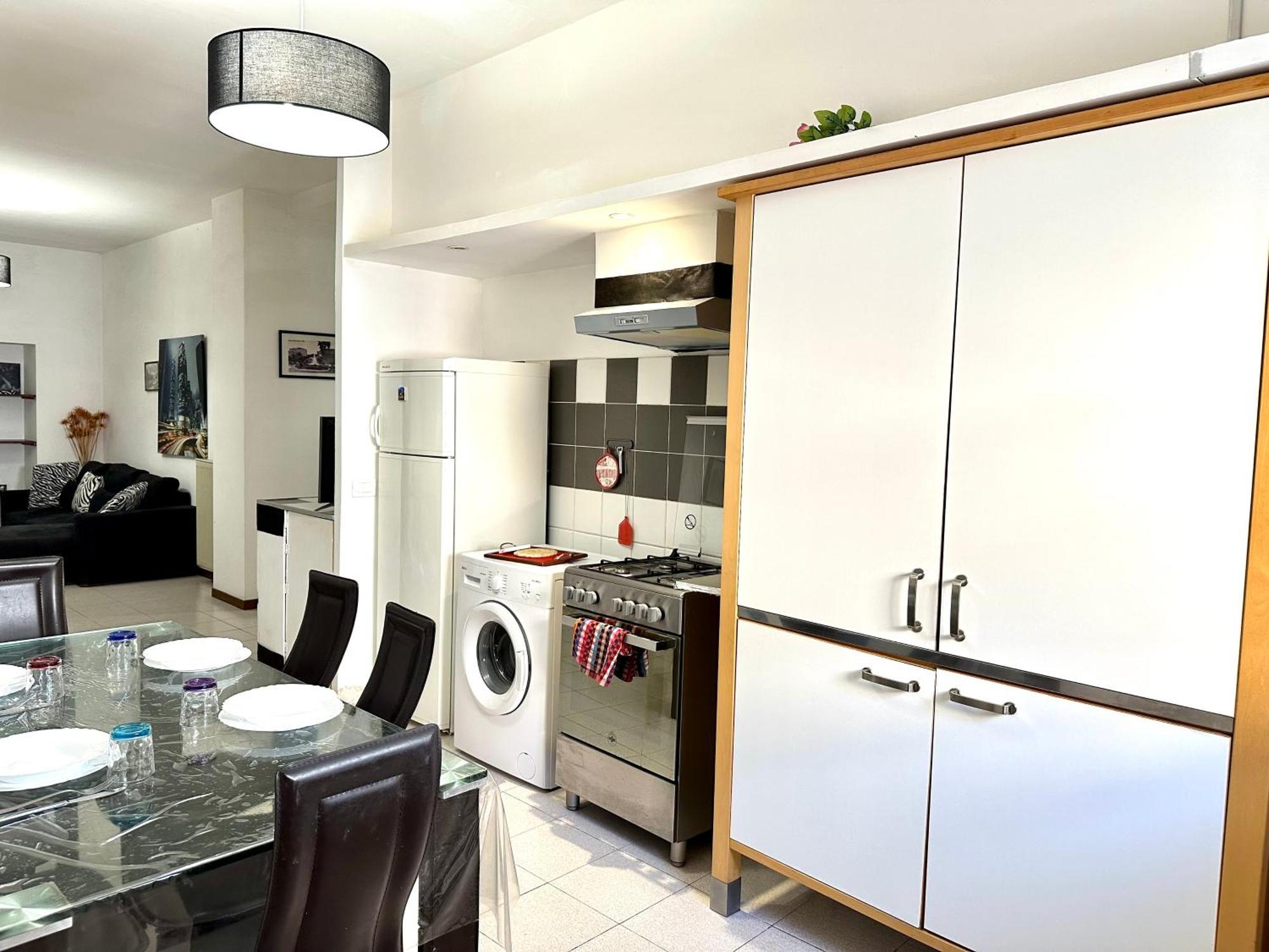 Black And White House- 70 Mq Velletri